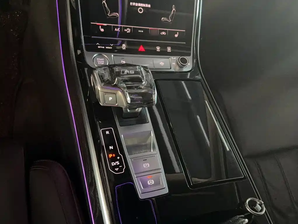 Audi A8 — фото 8