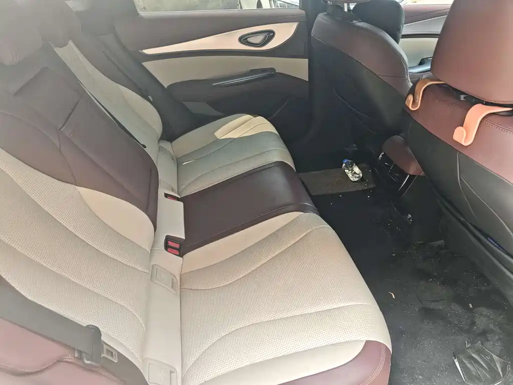 BYD Seal 07 DM-i — фото 11
