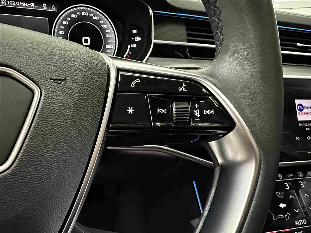Audi A8 — фото 11