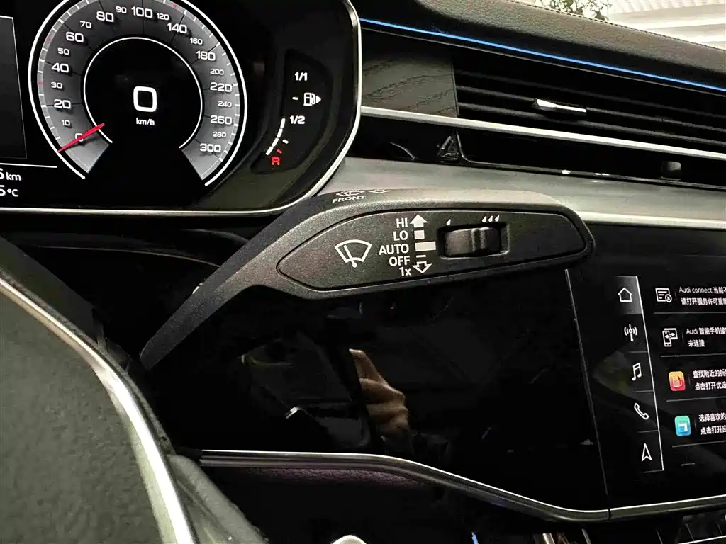 Audi A8 — фото 13