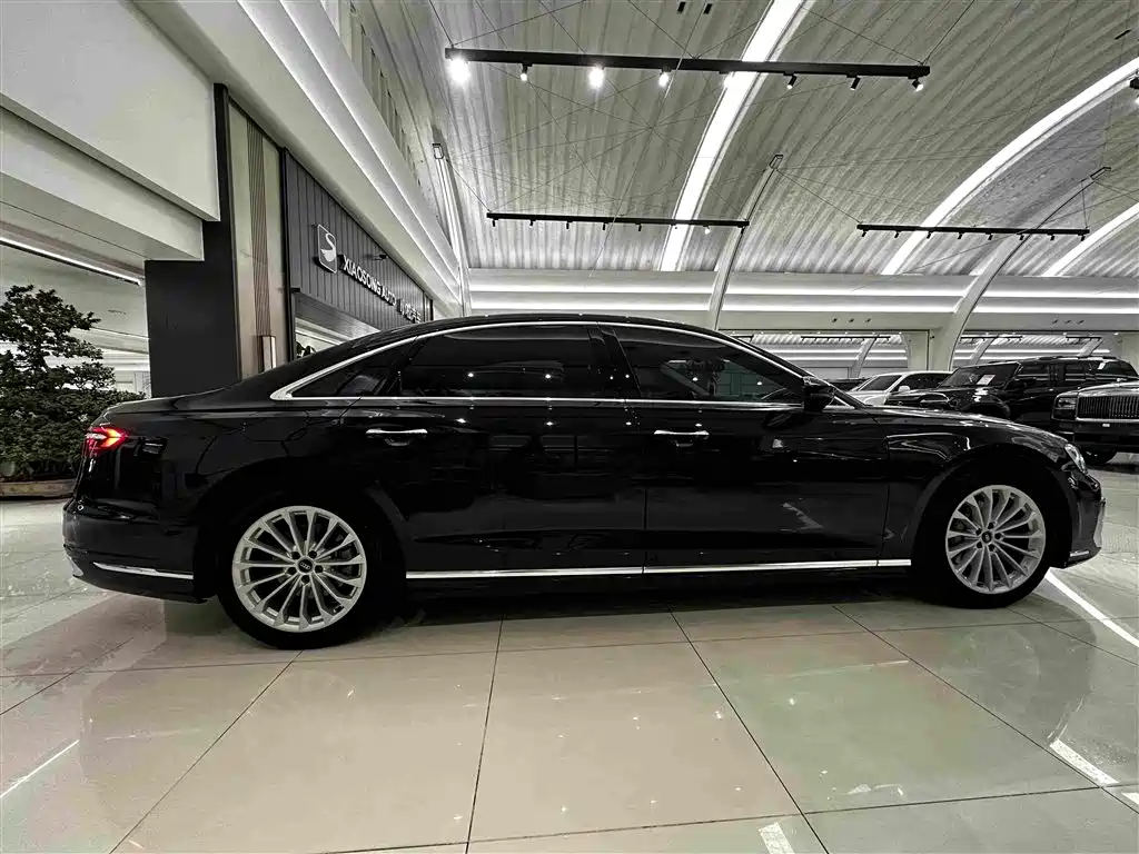Audi A8 — фото 3