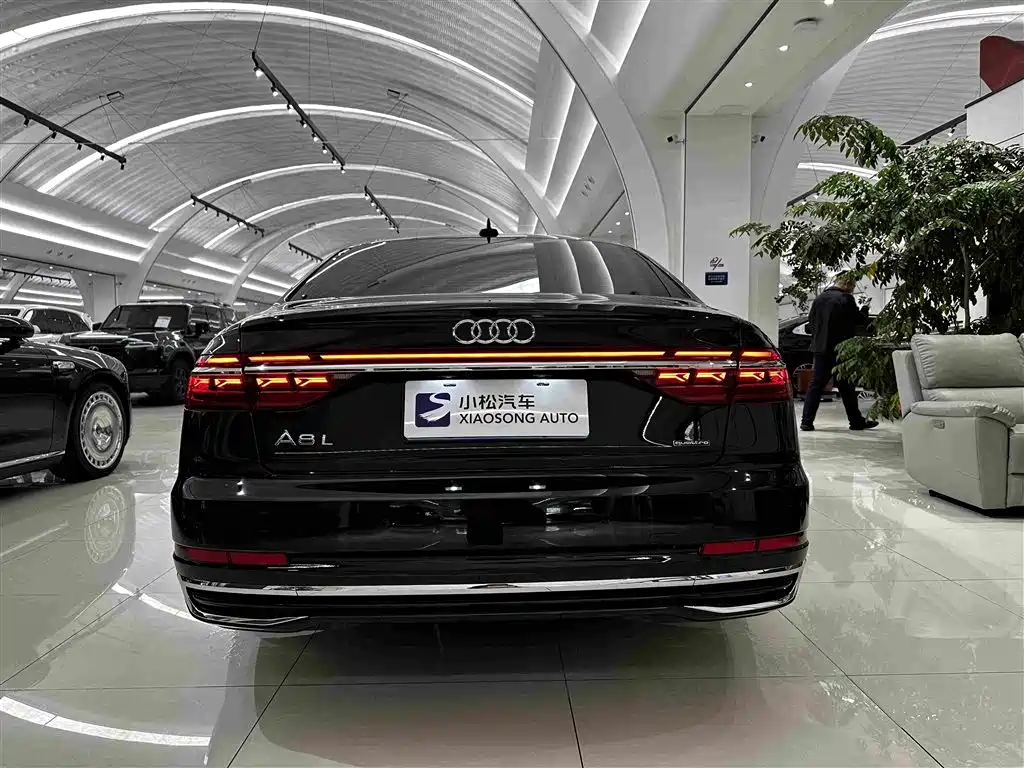 Audi A8 — фото 4