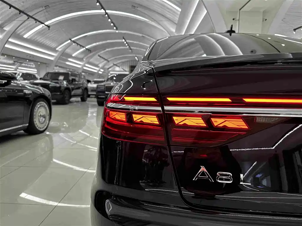 Audi A8 — фото 33