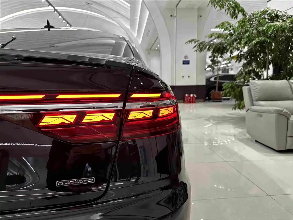 Audi A8 — фото 34