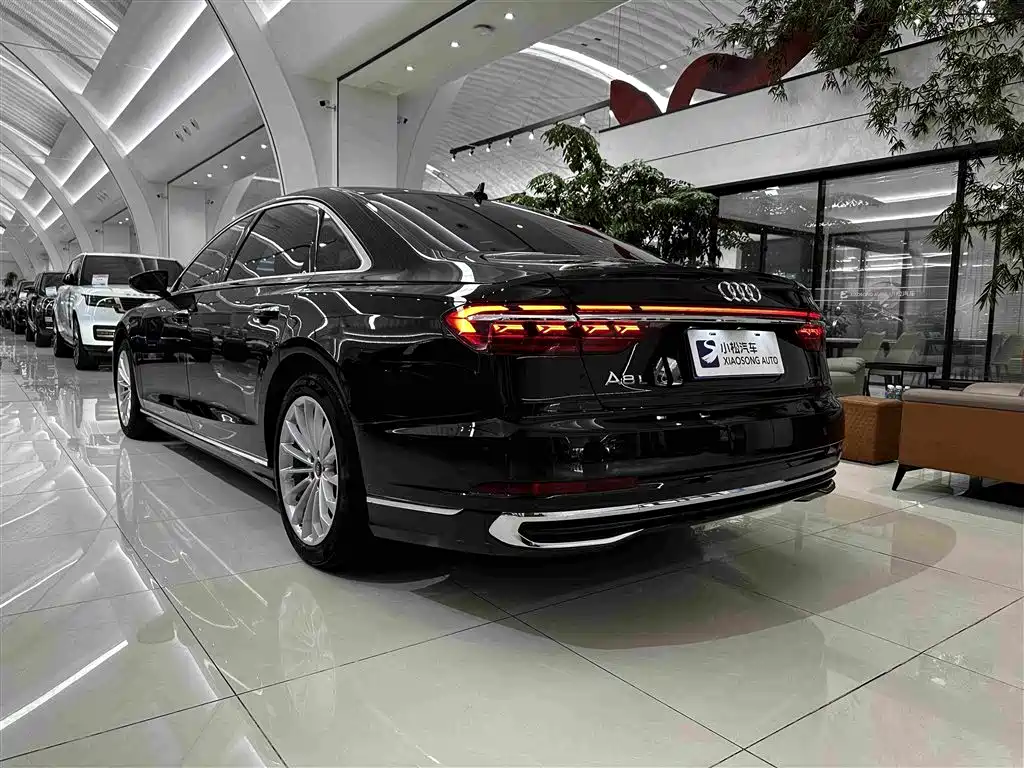 Audi A8 — фото 5