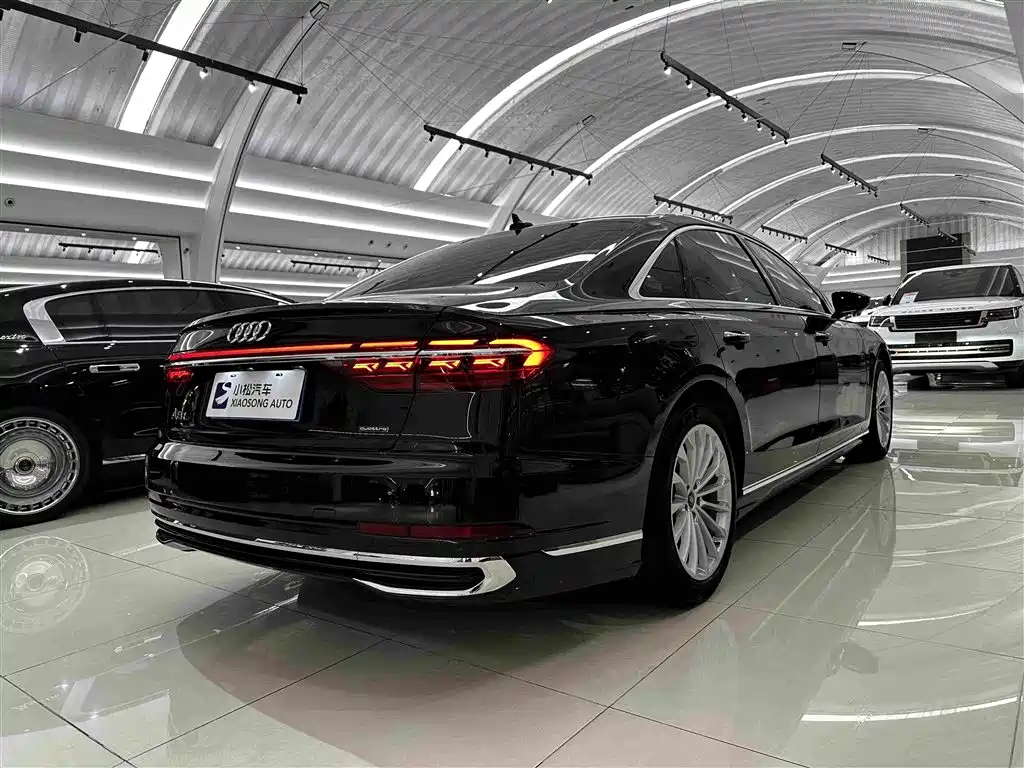 Audi A8 — фото 6