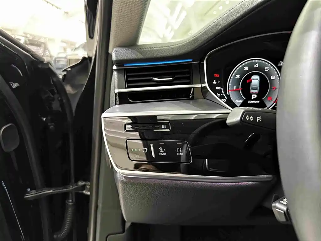 Audi A8 — фото 8