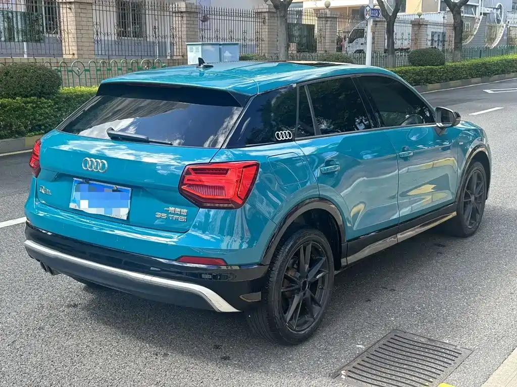 Audi Q2L — фото 6