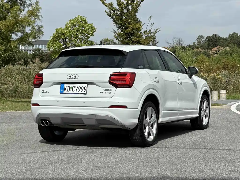 Audi Q2L — фото 5