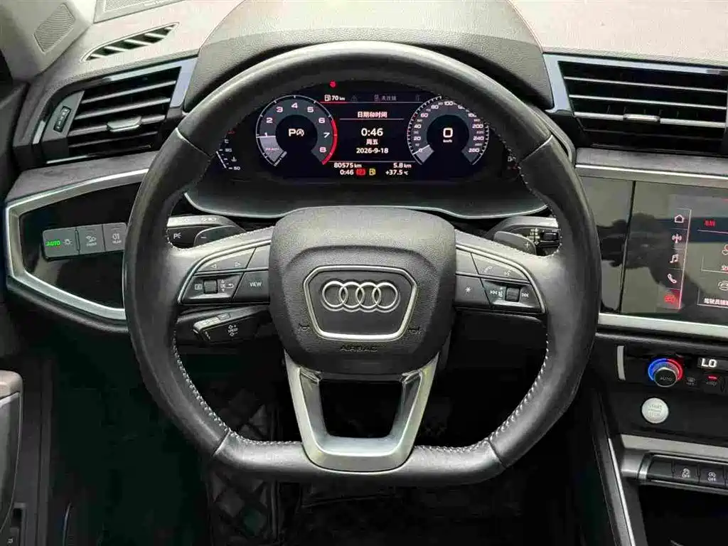 Audi Q3 — фото 6