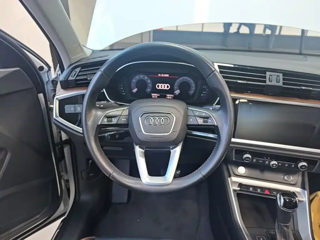 Audi Q3 — фото 10