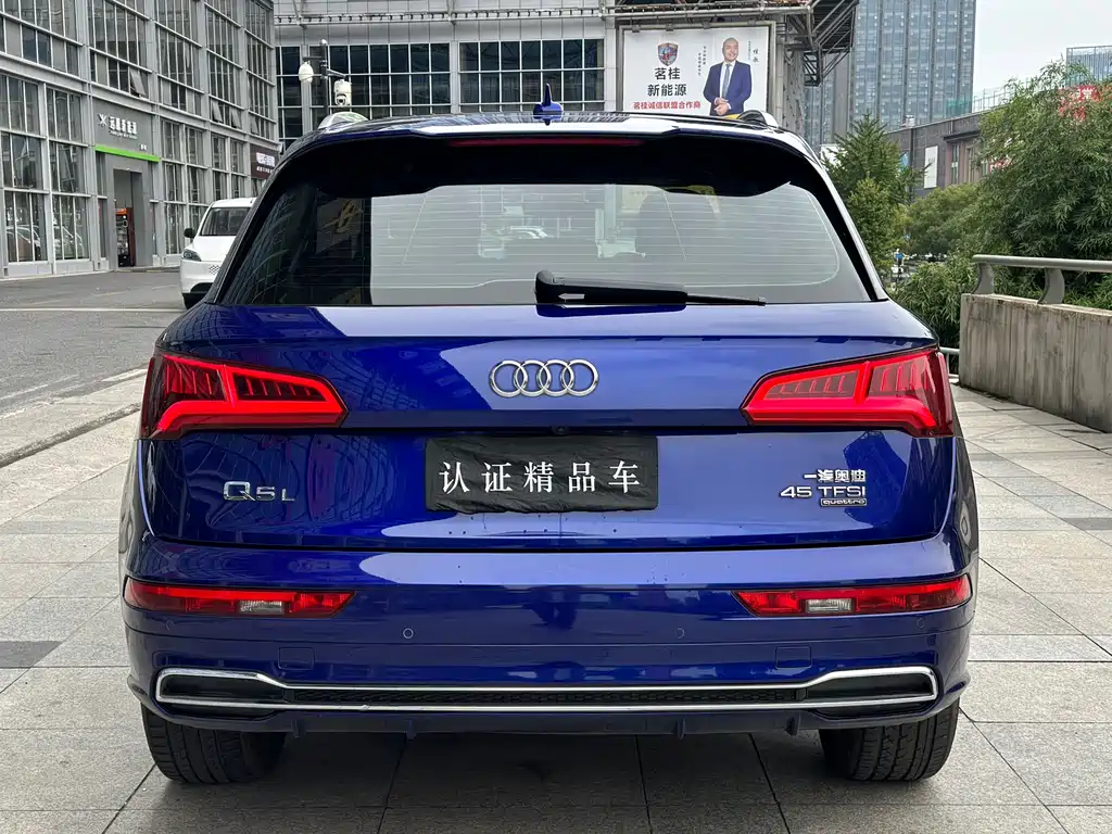 Audi Q5L — фото 4