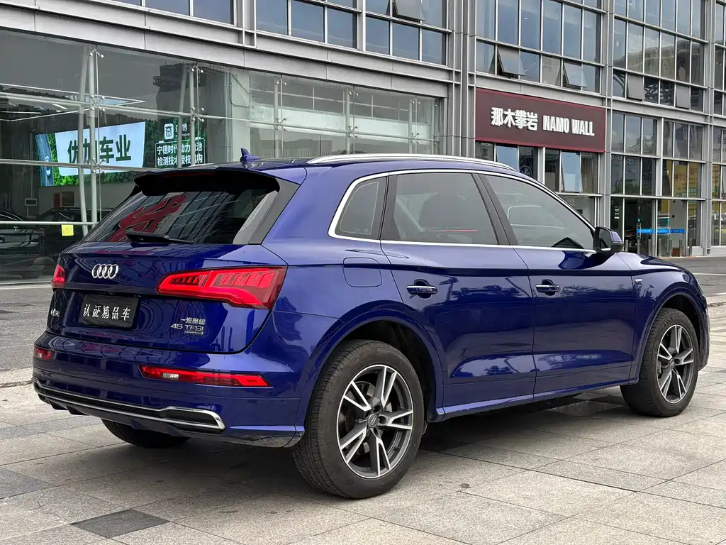 Audi Q5L — фото 5