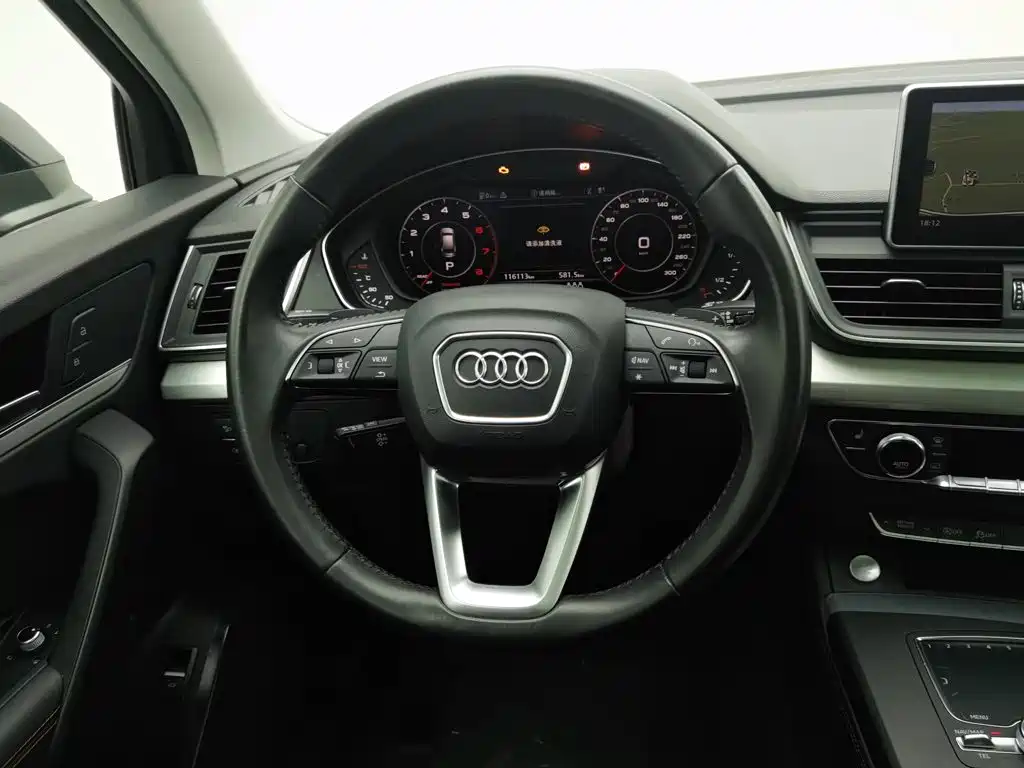 Audi Q5L — фото 11