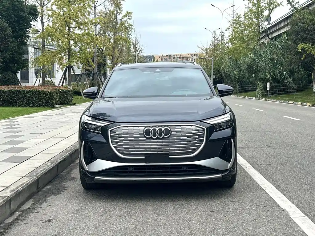 Audi Q4 e-tron — фото 2