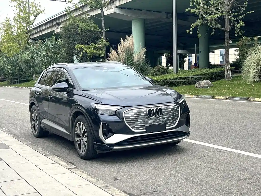 Audi Q4 e-tron — фото 3
