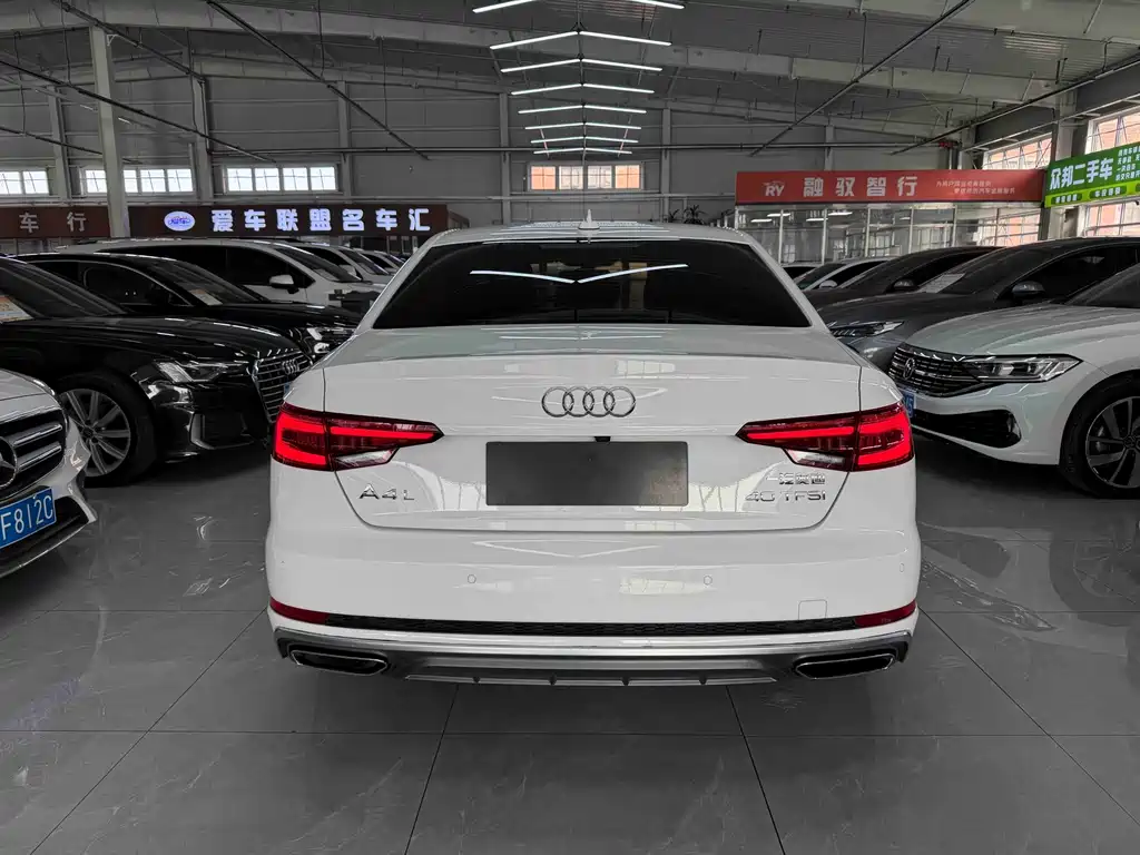 Audi A4L — фото 5