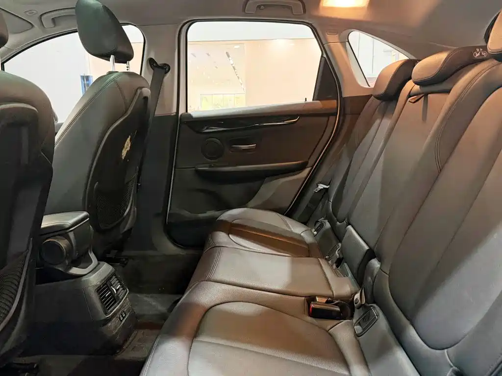 BMW 2 Series Active Tourer — фото 9
