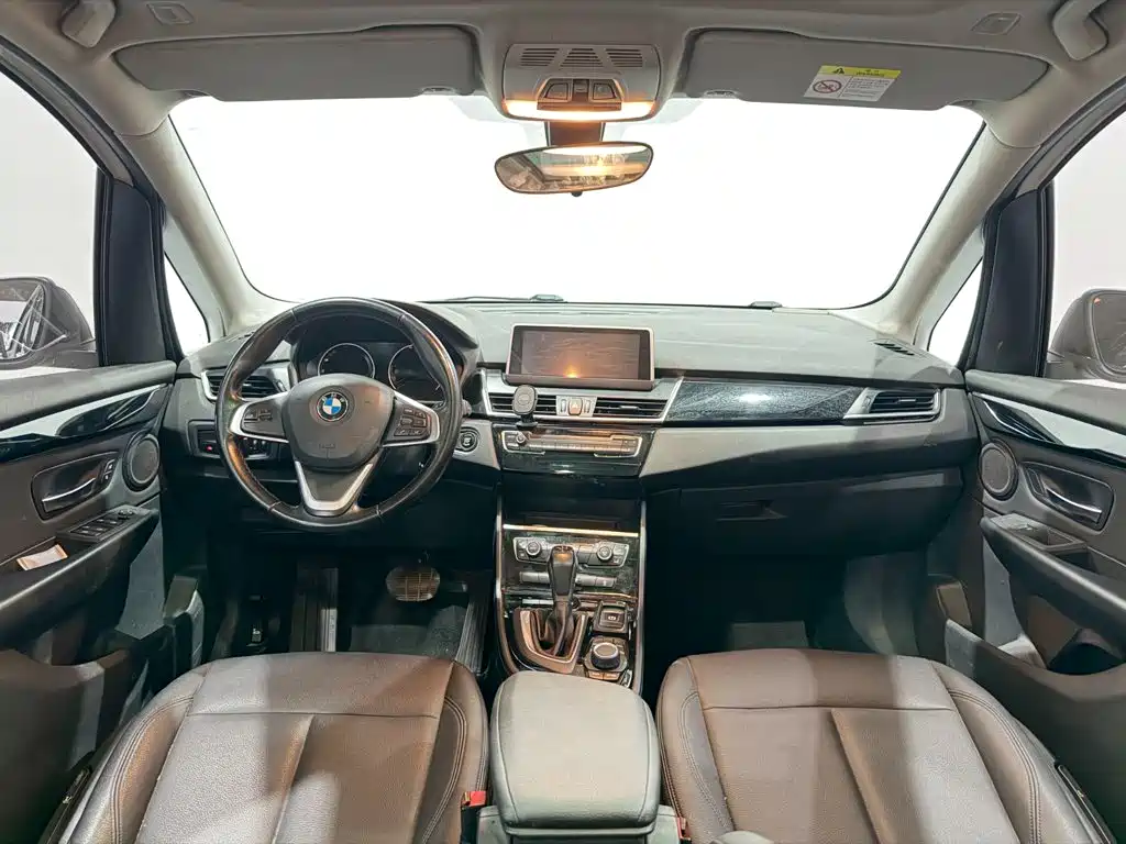 BMW 2 Series Active Tourer — фото 10