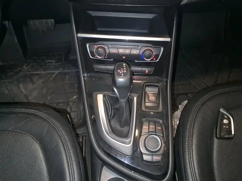 BMW 2 Series Active Tourer — фото 13
