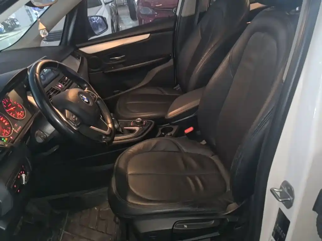 BMW 2 Series Active Tourer — фото 14