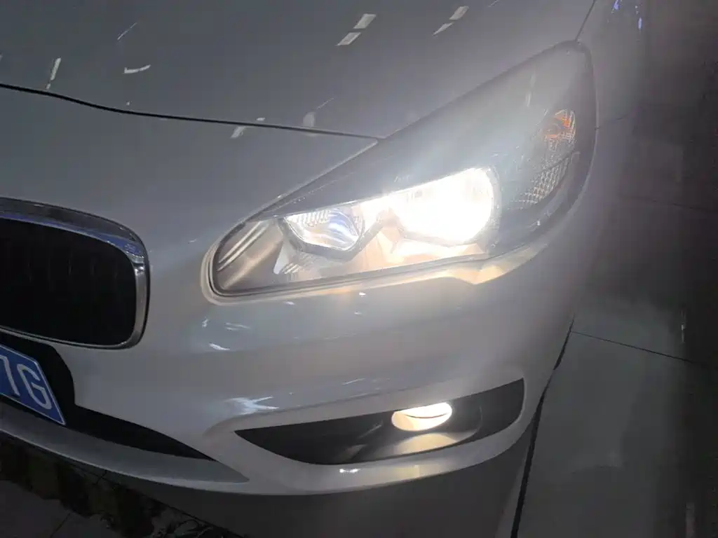 BMW 2 Series Active Tourer — фото 23