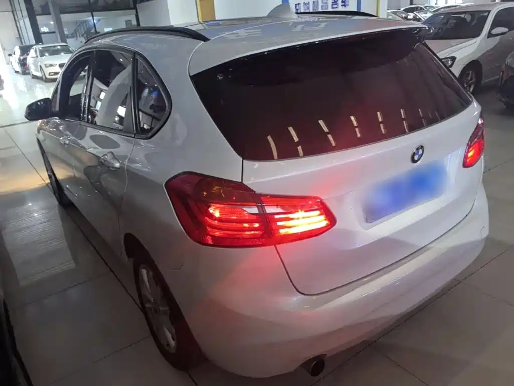 BMW 2 Series Active Tourer — фото 4