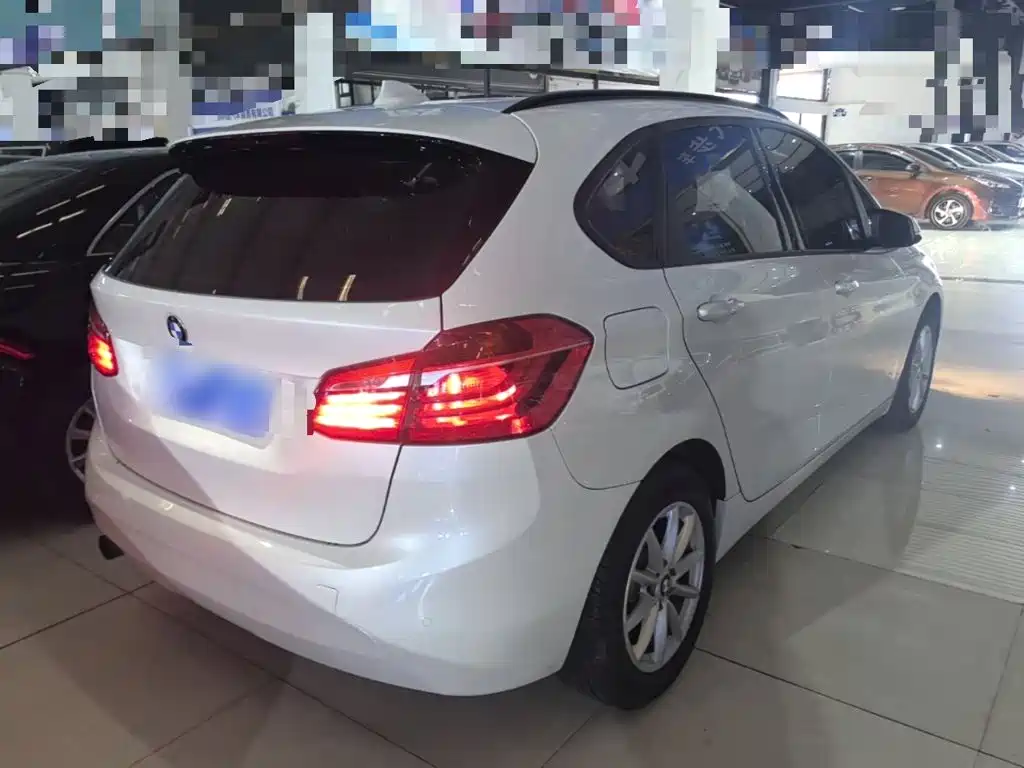 BMW 2 Series Active Tourer — фото 6