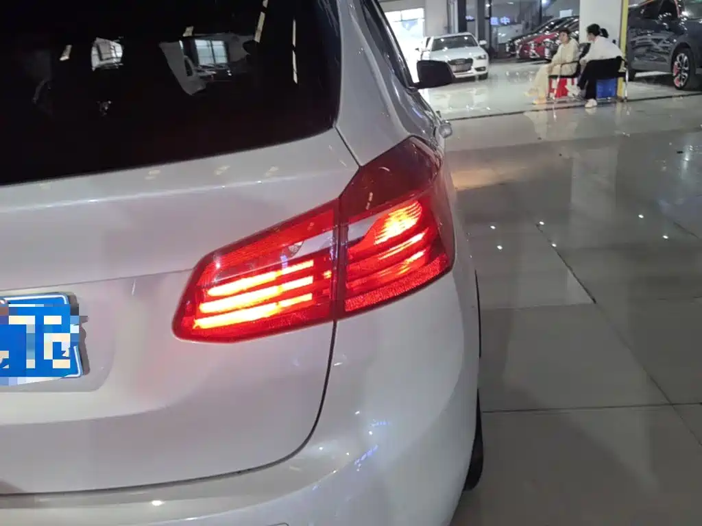 BMW 2 Series Active Tourer — фото 7