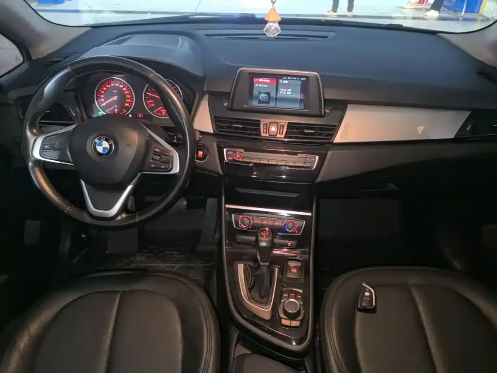 BMW 2 Series Active Tourer — фото 9