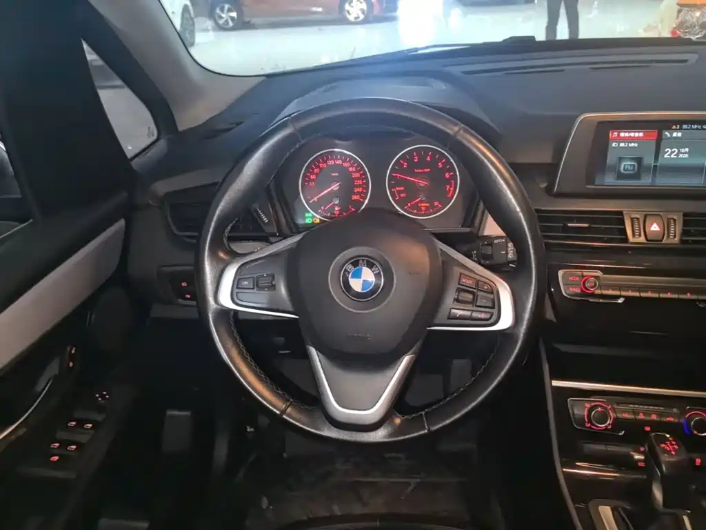 BMW 2 Series Active Tourer — фото 10