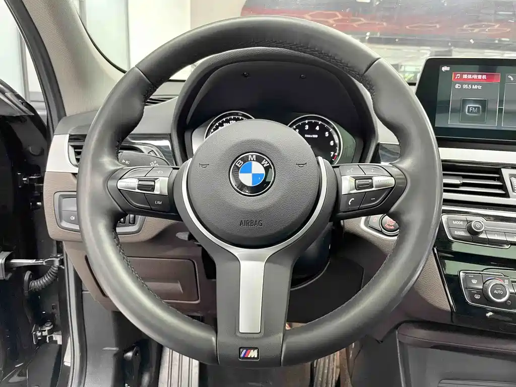 BMW X1 — фото 13