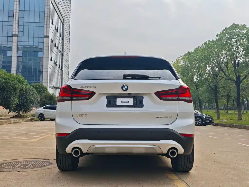BMW X1 — фото 5
