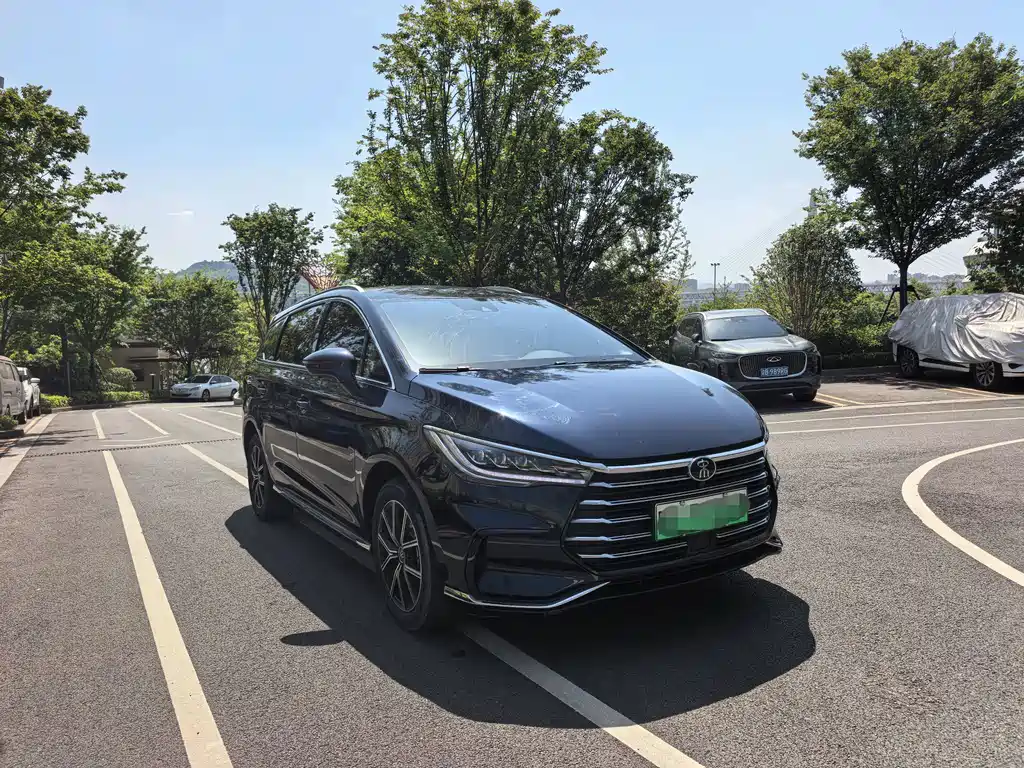 BYD MAX New Energy — фото 3
