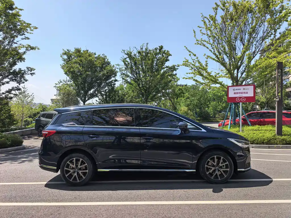 BYD MAX New Energy — фото 4