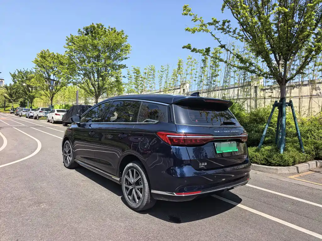 BYD MAX New Energy — фото 5