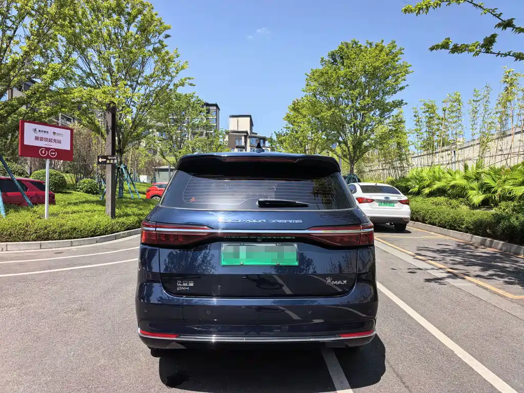 BYD MAX New Energy — фото 6