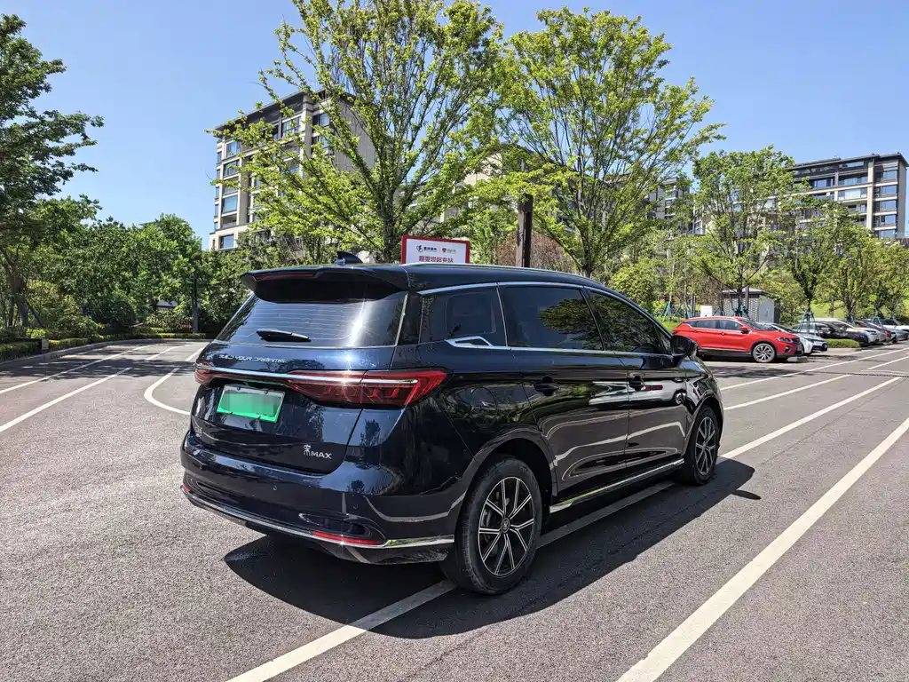 BYD MAX New Energy — фото 7