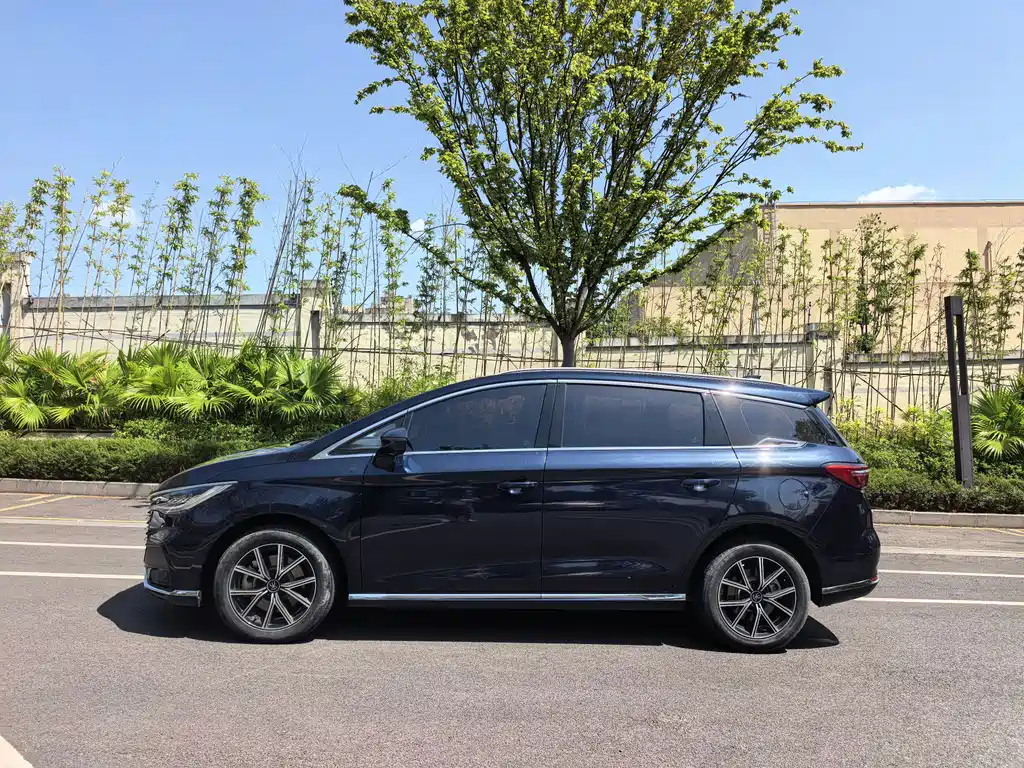 BYD MAX New Energy — фото 8
