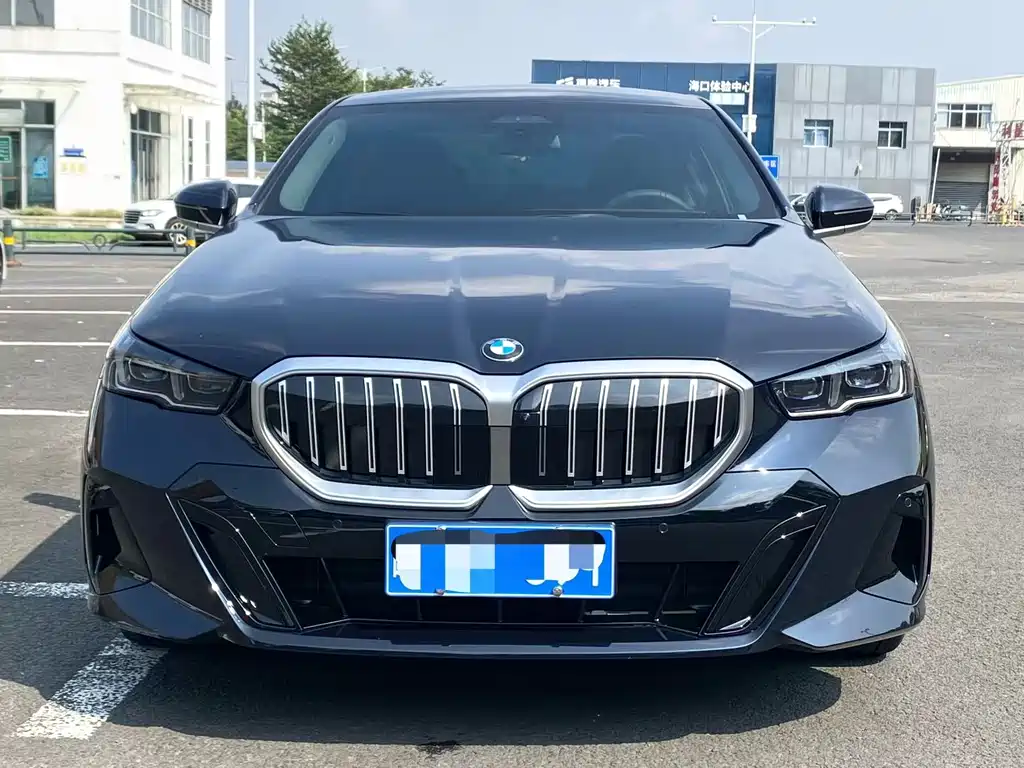 BMW 5 Series — фото 2