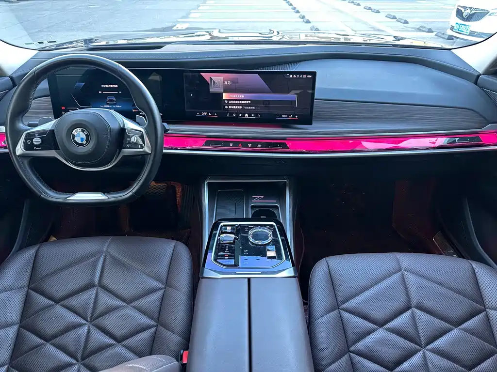 BMW 7 Series — фото 10