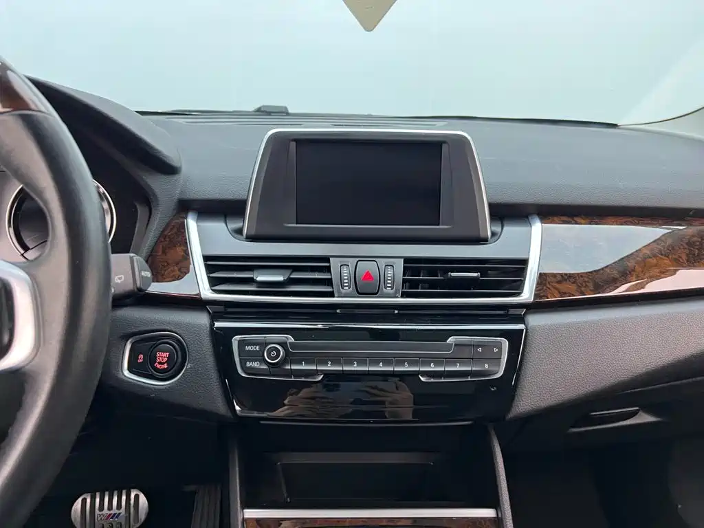 BMW 2 Series Active Tourer — фото 13