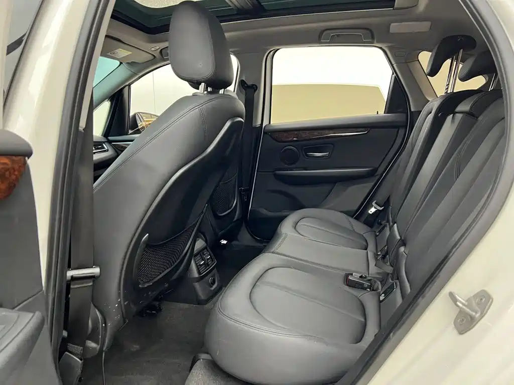 BMW 2 Series Active Tourer — фото 15