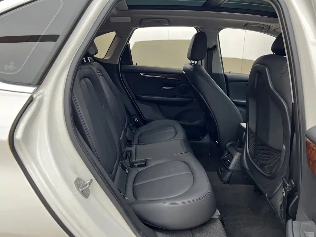 BMW 2 Series Active Tourer — фото 18