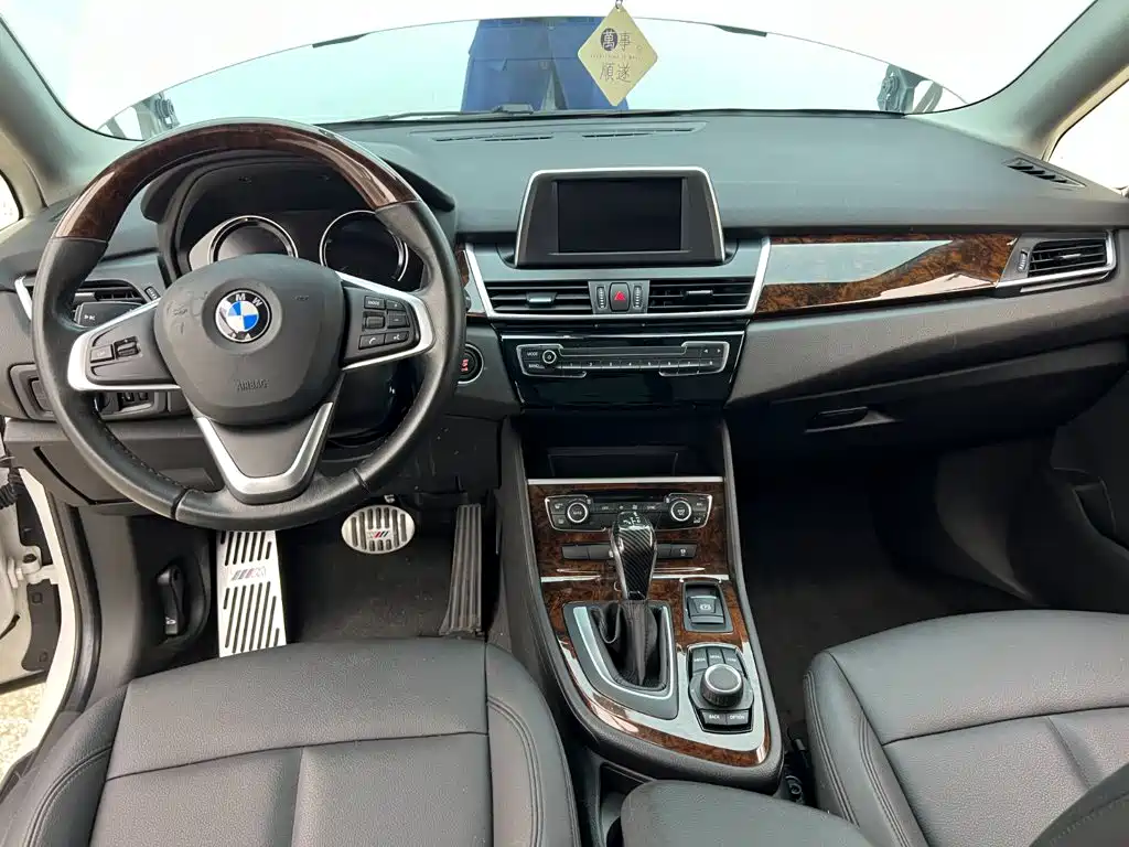 BMW 2 Series Active Tourer — фото 9