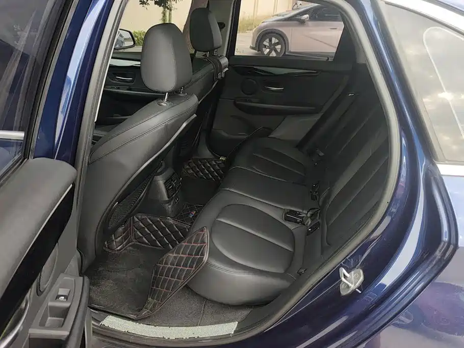 BMW 2 Series Active Tourer — фото 11