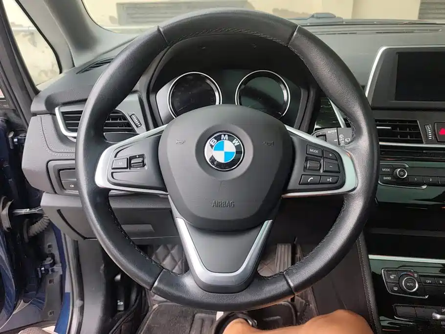 BMW 2 Series Active Tourer — фото 15