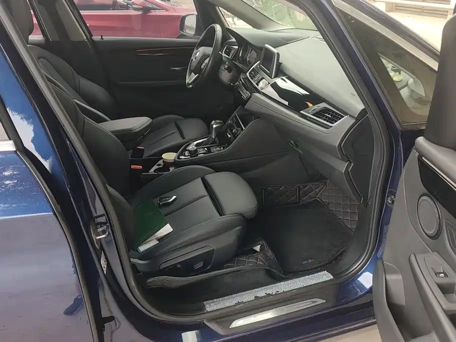 BMW 2 Series Active Tourer — фото 8