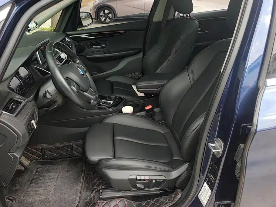 BMW 2 Series Active Tourer — фото 9