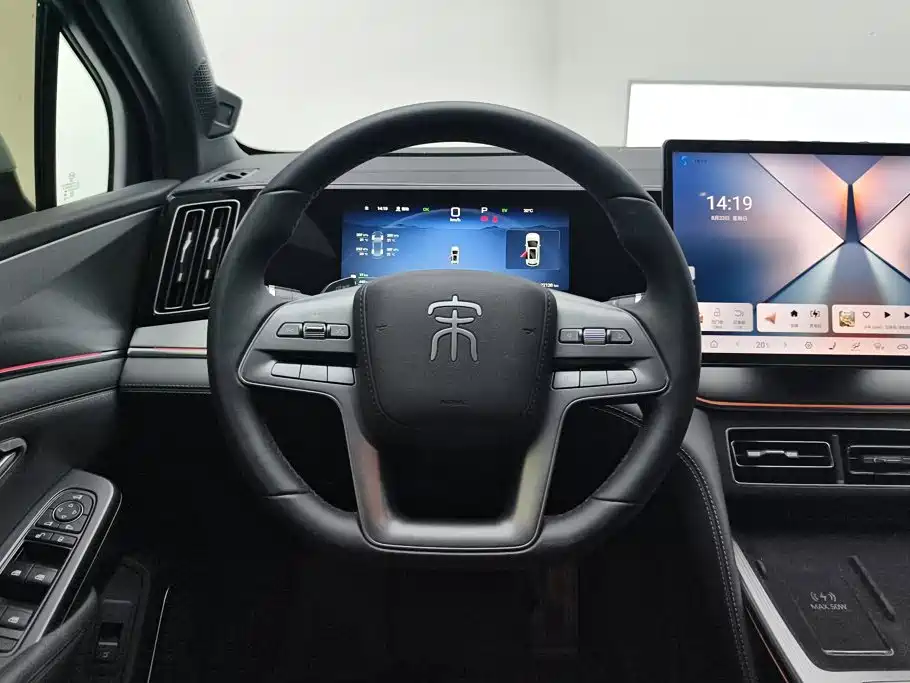 BYD L DM-i — фото 15